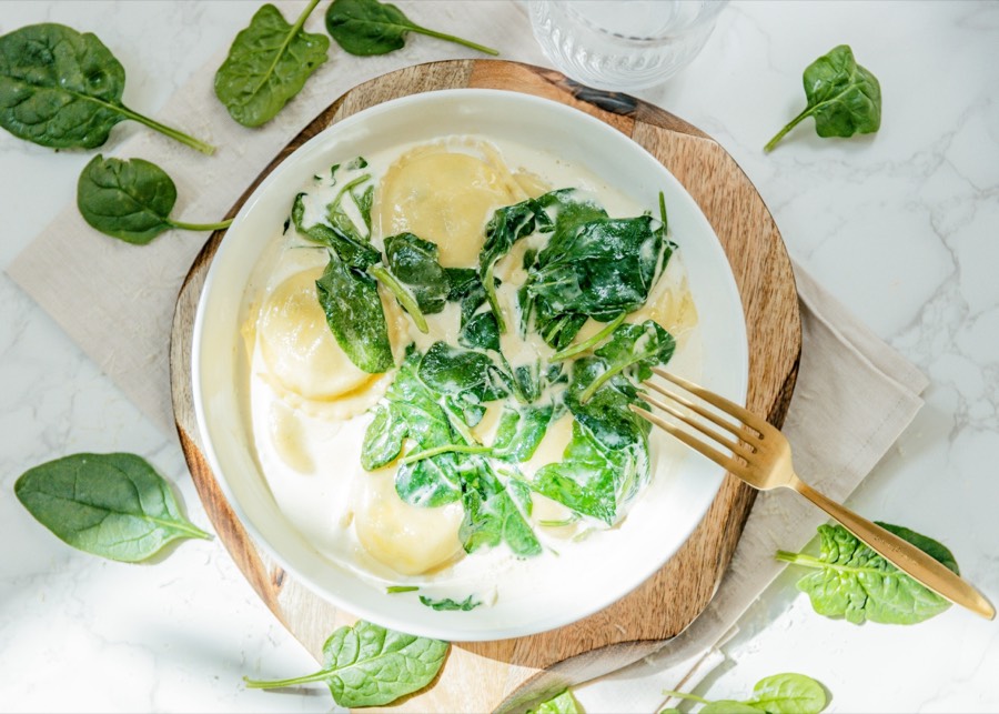Spinach and Cheese Ravioli — cheese ravioli with spinach in cream sauce